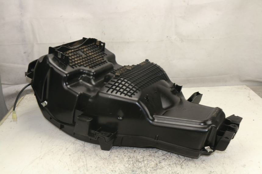 photo de UNDERSEAT STORAGE PEUGEOT SATELIS 400 (2007 - 2013)