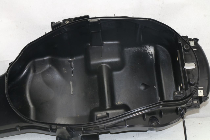 photo de UNDERSEAT STORAGE PEUGEOT SATELIS 400 (2007 - 2013)