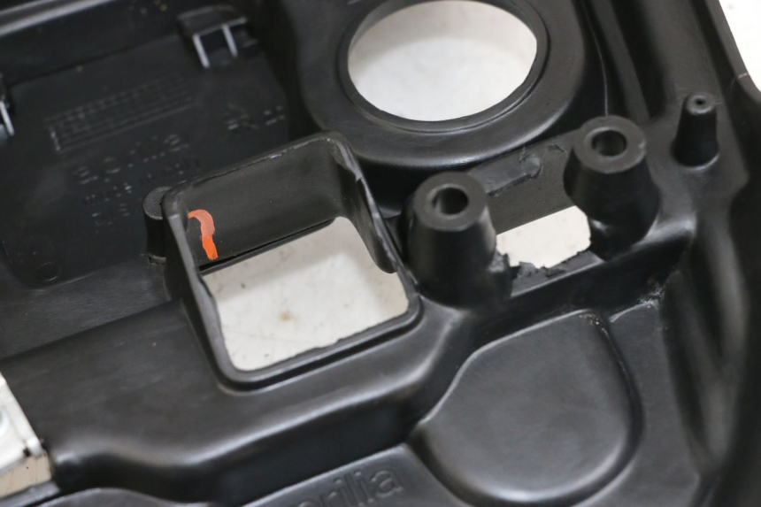 photo de UNDERSEAT STORAGE APRILIA SR CARB LC 2T 50 (2004 - 2012)