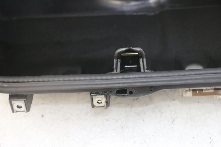 photo de UNDERSEAT STORAGE PIAGGIO SUPER LX 125 (2000 - 2003)