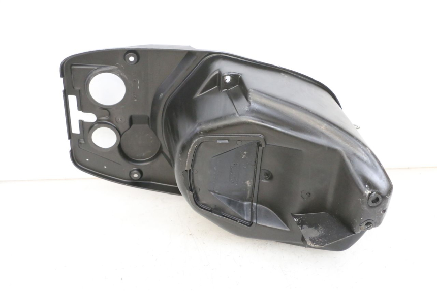 photo de UNDERSEAT STORAGE PEUGEOT VIVACITY 100 (1999 - 2008) - Zoom on usage condition