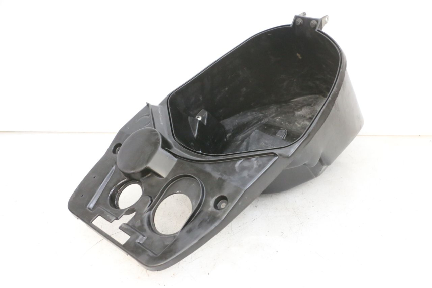 photo de UNDERSEAT STORAGE PEUGEOT VIVACITY 100 (1999 - 2008) - Fixing points details