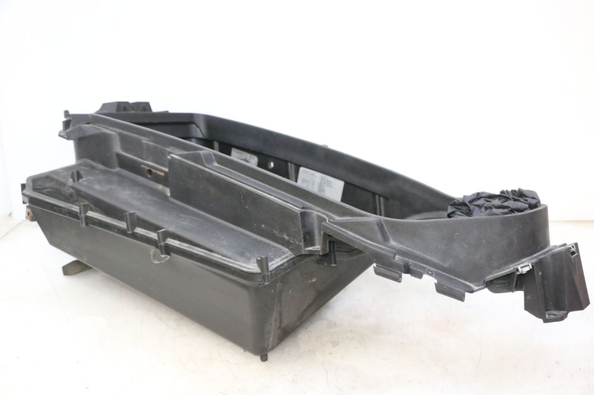 photo de UNDERSEAT STORAGE PIAGGIO X9 EVOLUTION 125 (2003 - 2007)