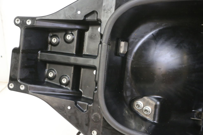 photo de UNDERSEAT STORAGE YAMAHA YP T-MAX TMAX 530 (2017 - 2020)