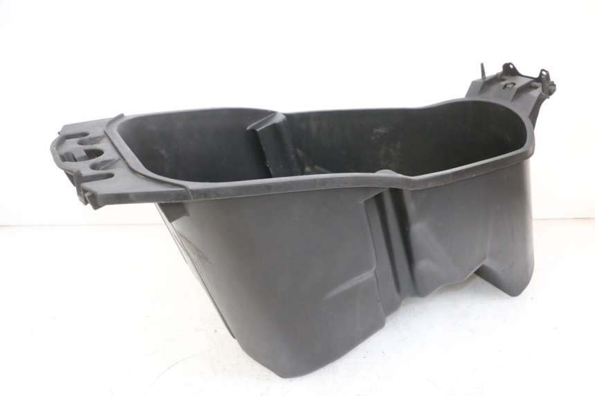 photo de UNDERSEAT STORAGE YAMAHA YP MAJESTY 125 (2002 - 2006) - Fixing points details