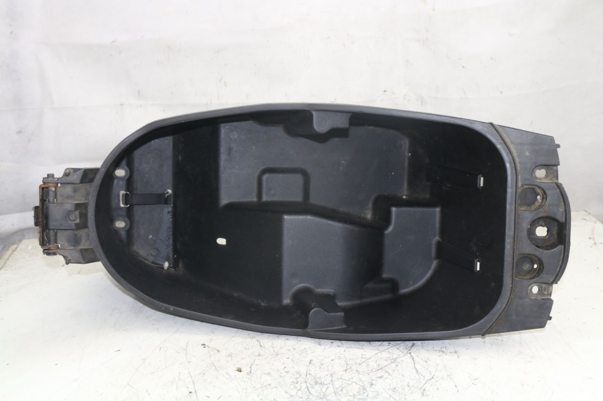 photo de UNDERSEAT STORAGE YAMAHA YP MAJESTY 125 (1998 - 2001)