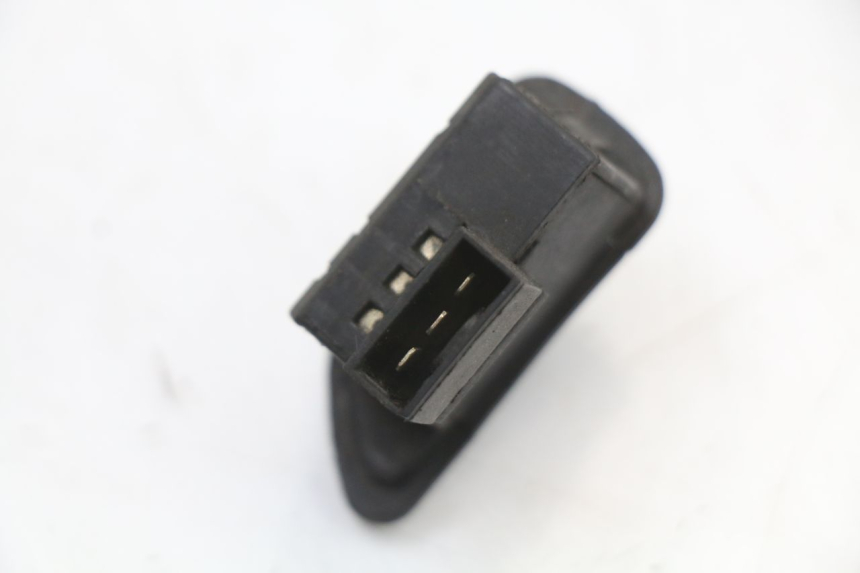 photo de TURN SIGNAL SWITCH PIAGGIO FLY 2T 50 (2004 - 2017) - Alternative perspective