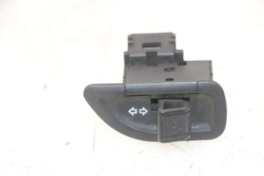 photo de TURN SIGNAL SWITCH PIAGGIO IE MP3 YOURBAN 300 (2011 - 2016)