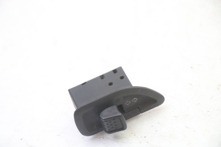 photo de TURN SIGNAL SWITCH PIAGGIO LIBERTY 4T 50 (2009 - 2015)