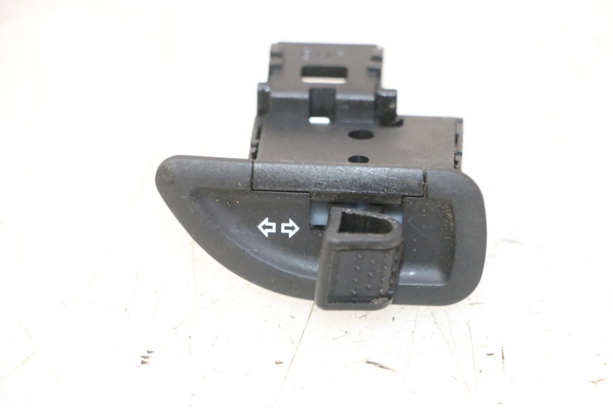 photo de TURN SIGNAL SWITCH PIAGGIO MP3 HPE 310 (2024 - 2025)