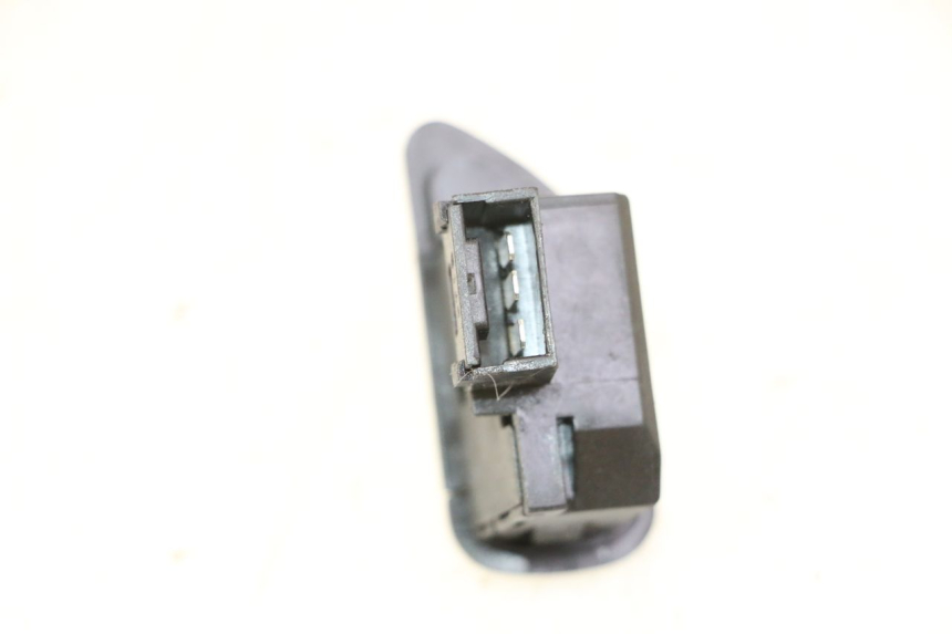 photo de TURN SIGNAL SWITCH PIAGGIO MP3 HPE 310 (2024 - 2025)