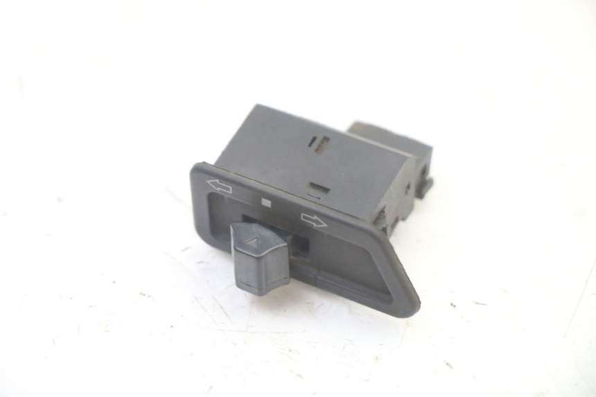 photo de TURN SIGNAL SWITCH JM MOTORS OLDIES GT 4T 50 (2018 - 2025)