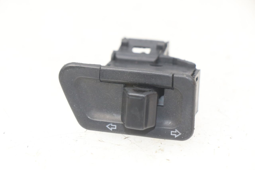 photo de TURN SIGNAL SWITCH PEUGEOT TWEET 4T 50 (2018 - 2020)
