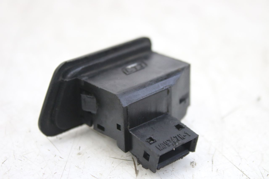 photo de TURN SIGNAL SWITCH PEUGEOT TWEET 4T 50 (2010 - 2014)