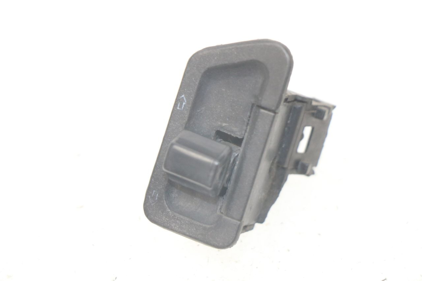 photo de TURN SIGNAL SWITCH PEUGEOT TWEET ACTIVE 4T 50 (2018 - 2022)