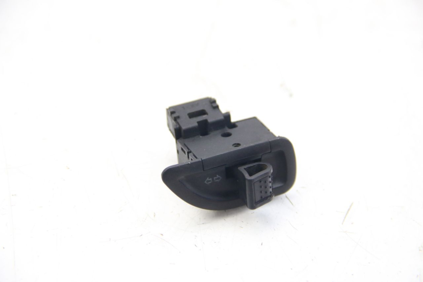 photo de TURN SIGNAL SWITCH PIAGGIO BEVERLY 125 (2010 - 2015)