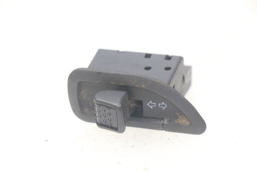 photo de TURN SIGNAL SWITCH PIAGGIO LIBERTY 4T 50 (2004 - 2008)