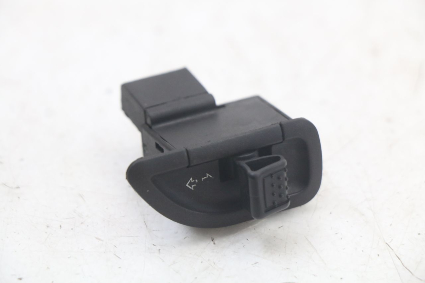 photo de TURN SIGNAL SWITCH PIAGGIO LIBERTY IGET 4T 50 (2021 - 2025)