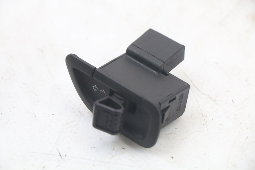 photo de TURN SIGNAL SWITCH PIAGGIO LIBERTY IGET 4T 50 (2021 - 2025)