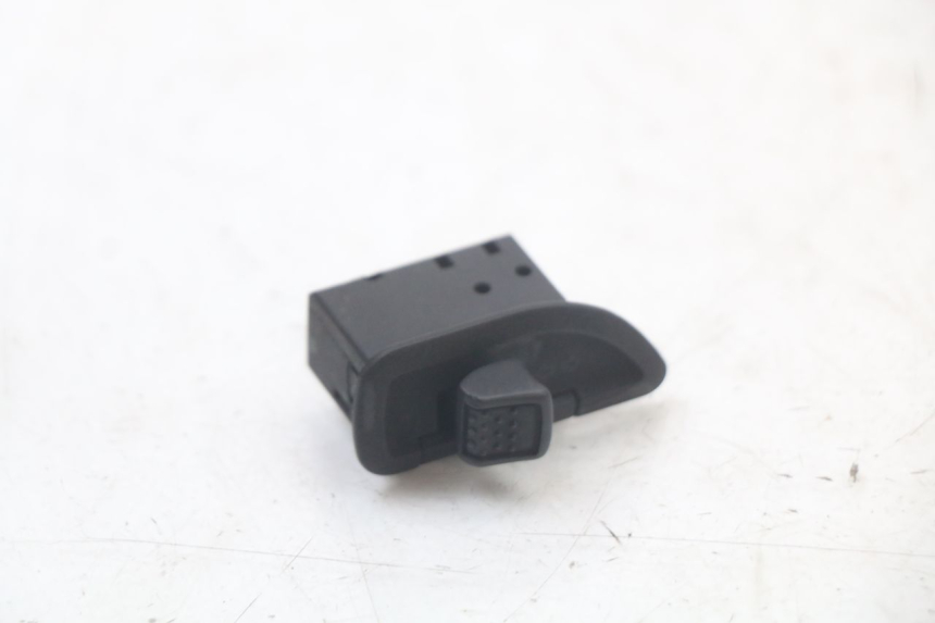 photo de TURN SIGNAL SWITCH PIAGGIO XEVO - X EVO 125 (2007 - 2016)