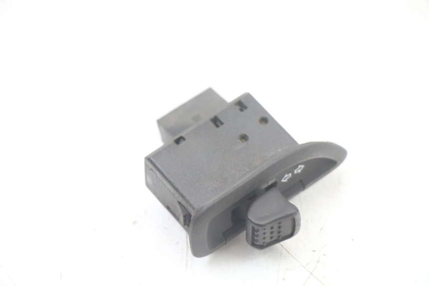 photo de TURN SIGNAL SWITCH PIAGGIO XEVO - X EVO 125 (2007 - 2016)