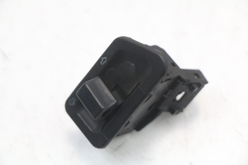 photo de TURN SIGNAL SWITCH SYM FIDDLE 3 III 50 (2014 - 2017)