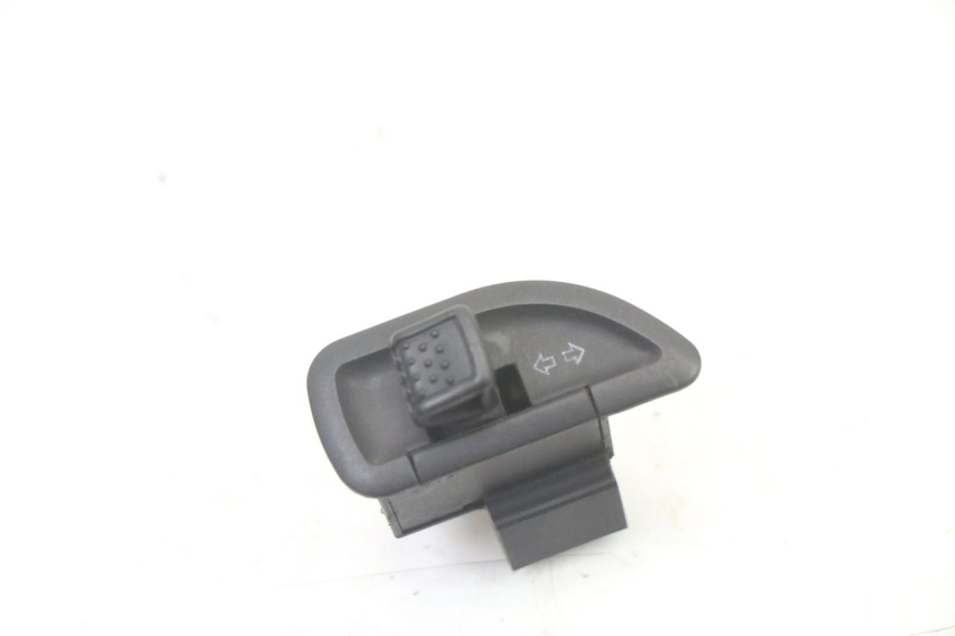 photo de TURN SIGNAL SWITCH PIAGGIO XEVO - X EVO 125 (2007 - 2016)