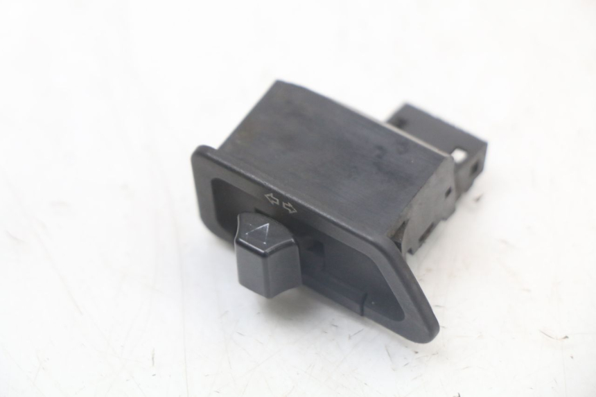 photo de TURN SIGNAL SWITCH YAMAHA X-MAX XMAX 250 (2006 - 2009)