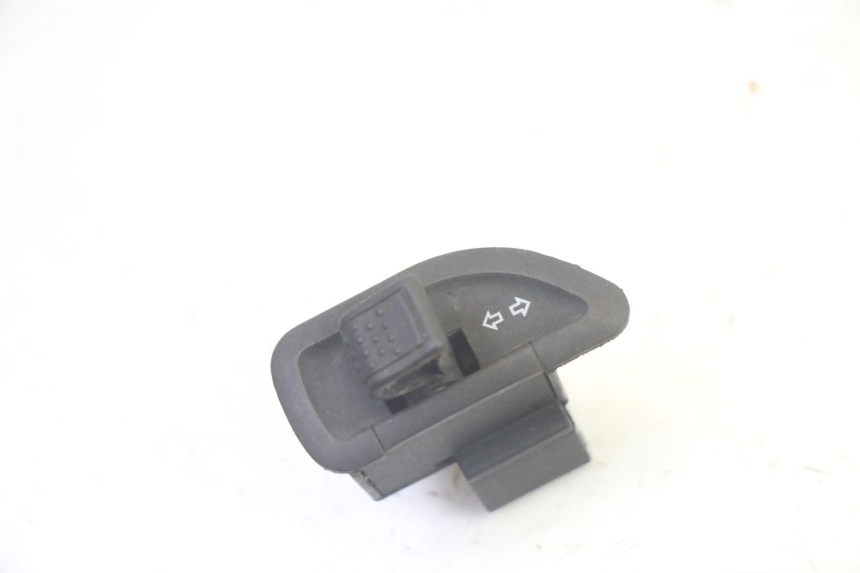 photo de TURN SIGNAL SWITCH PIAGGIO ZIP 4T 50 (2018 - 2020) - Main view