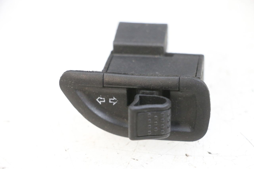 photo de TURN SIGNAL SWITCH PIAGGIO ZIP 4T 50 (2018 - 2020) - Main view