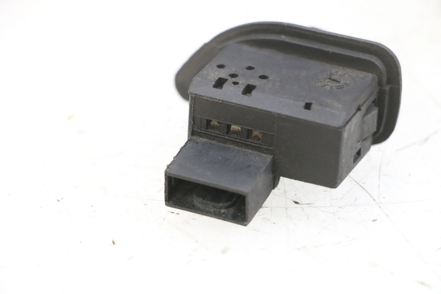 photo de TURN SIGNAL SWITCH PIAGGIO ZIP 4T 50 (2018 - 2020) - Alternative perspective