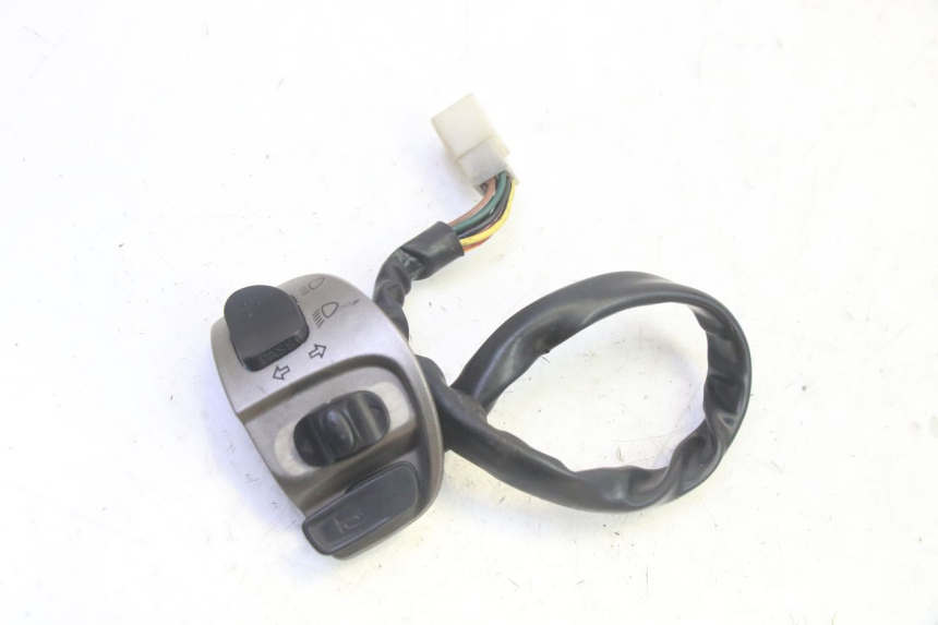 photo de RIGHT SWITCH QUADRO 4 4D 350 (2015 - 2018)