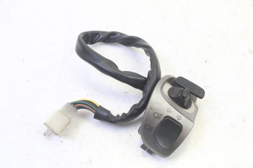 photo de RIGHT SWITCH QUADRO 4 4D 350 (2015 - 2018)