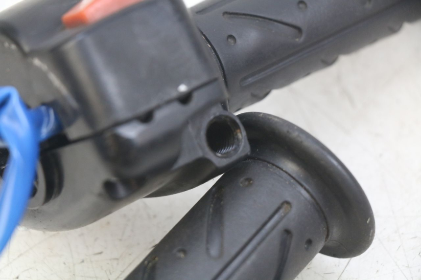 photo de RIGHT HANDLEBAR SWITCH KYMCO AGILITY 4T 50 (2018 - 2022)