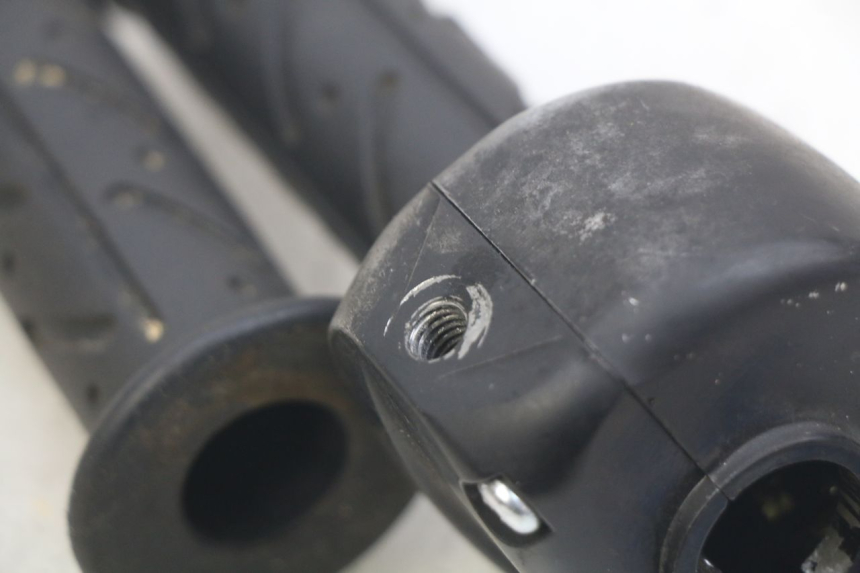 photo de RIGHT HANDLEBAR SWITCH KYMCO AGILITY 4T 50 (2018 - 2022)