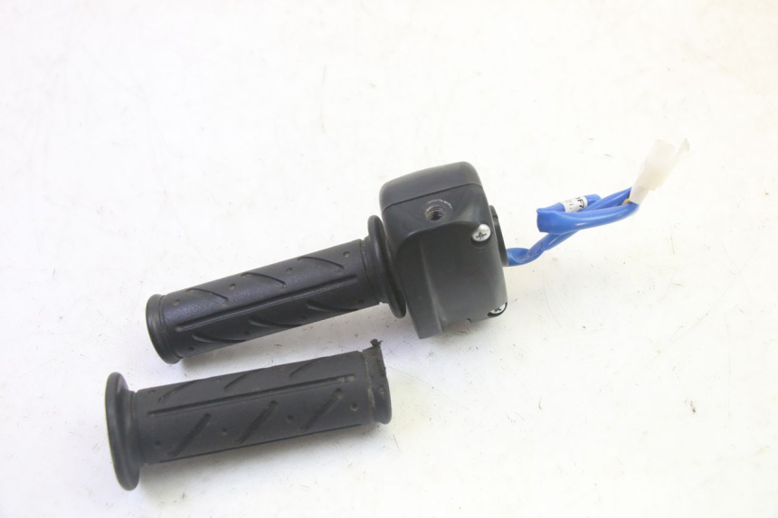 photo de RIGHT HANDLEBAR SWITCH KYMCO AGILITY 4T 50 (2018 - 2022) - Technical close-up