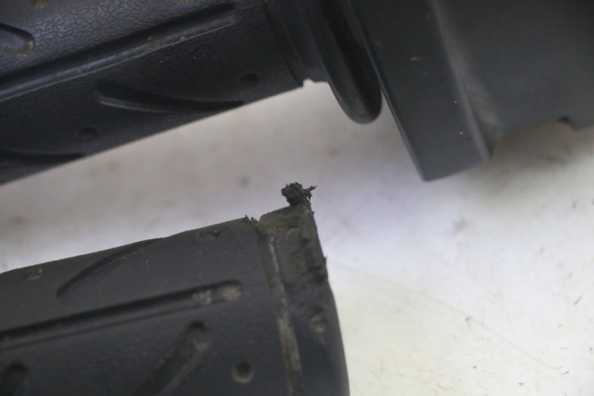 photo de RIGHT HANDLEBAR SWITCH KYMCO AGILITY 4T 50 (2018 - 2022) - Surface and material condition