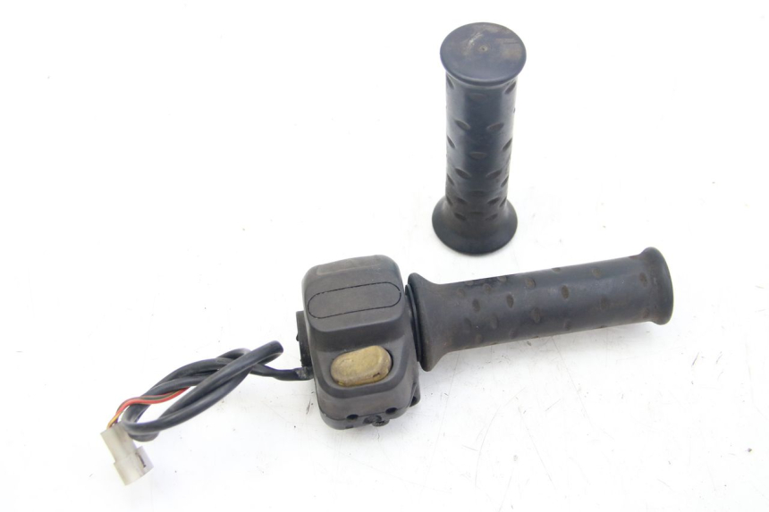 photo de RIGHT HANDLEBAR SWITCH APRILIA SCARABEO 4T 50 (2009 - 2017)