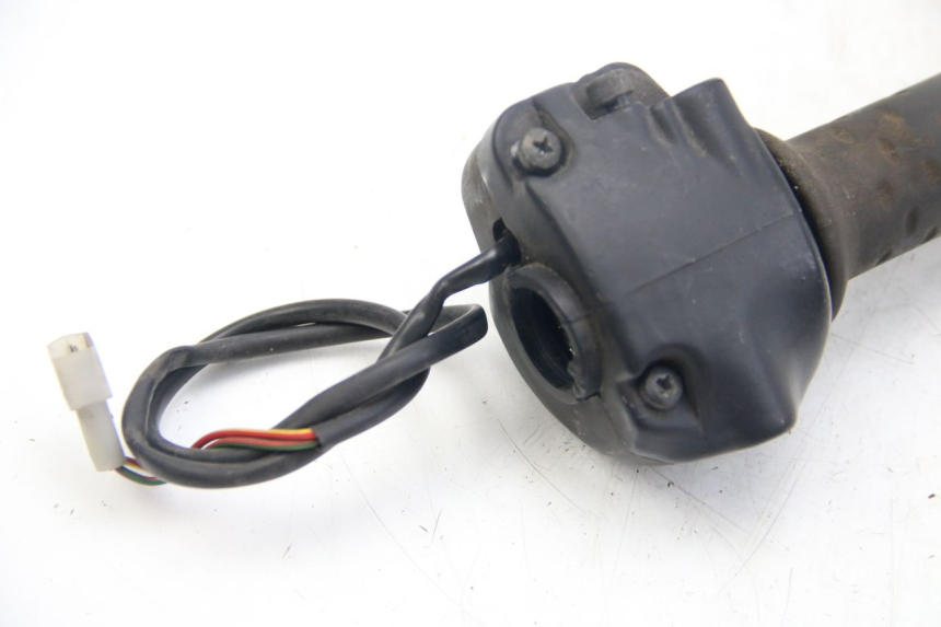 photo de RIGHT HANDLEBAR SWITCH APRILIA SCARABEO 4T 50 (2009 - 2017)