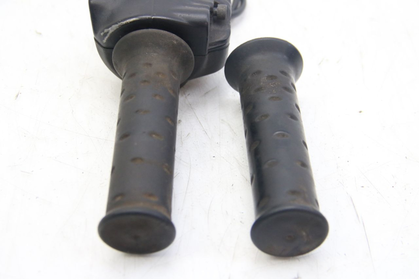 photo de RIGHT HANDLEBAR SWITCH APRILIA SCARABEO 4T 50 (2009 - 2017)