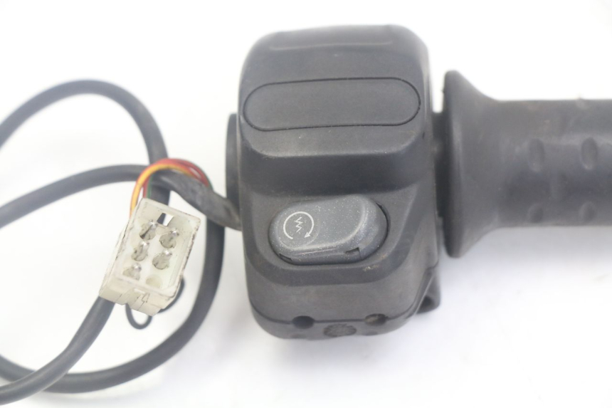 photo de RIGHT HANDLEBAR SWITCH APRILIA SCARABEO 100 (2003 - 2012)