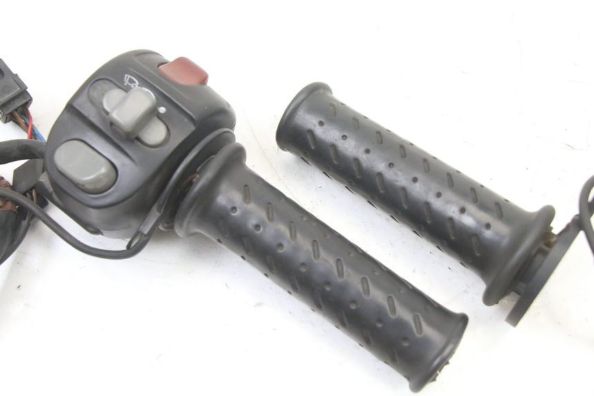 photo de RIGHT HANDLEBAR SWITCH BMW C1 125 (2000 - 2003)