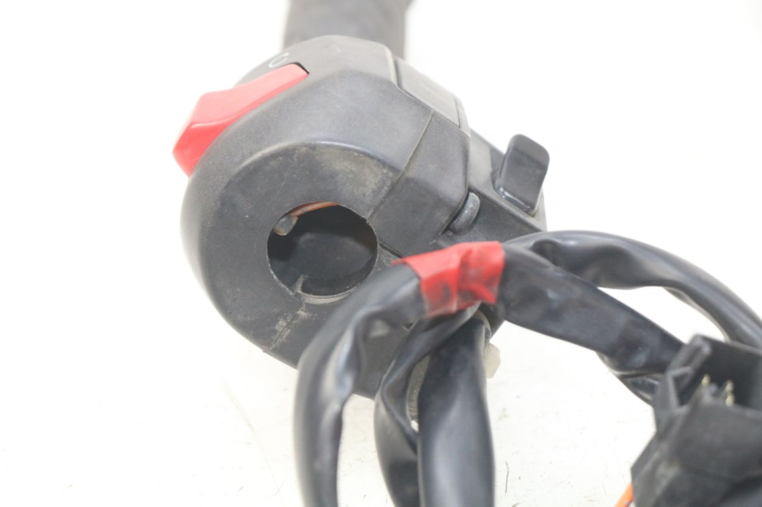 photo de RIGHT HANDLEBAR SWITCH SUZUKI BURGMAN 125 (2007 - 2014)