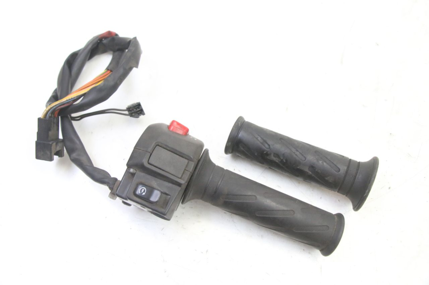 photo de RIGHT HANDLEBAR SWITCH SUZUKI BURGMAN 125 (2007 - 2014)