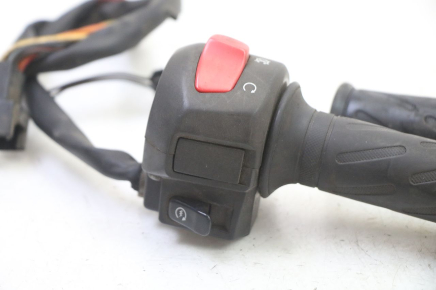 photo de RIGHT HANDLEBAR SWITCH SUZUKI BURGMAN 125 (2007 - 2014)
