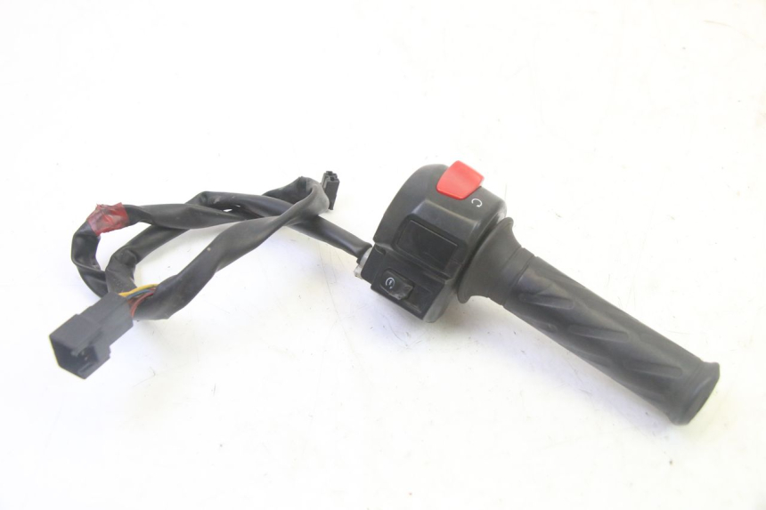 photo de RIGHT HANDLEBAR SWITCH SUZUKI BURGMAN 125 (2007 - 2014)