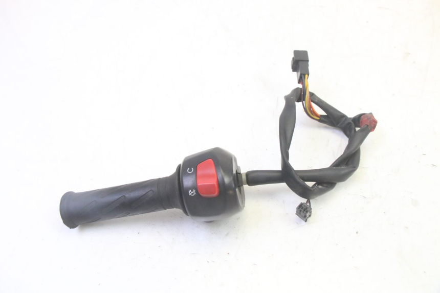 photo de RIGHT HANDLEBAR SWITCH SUZUKI BURGMAN 125 (2007 - 2014)