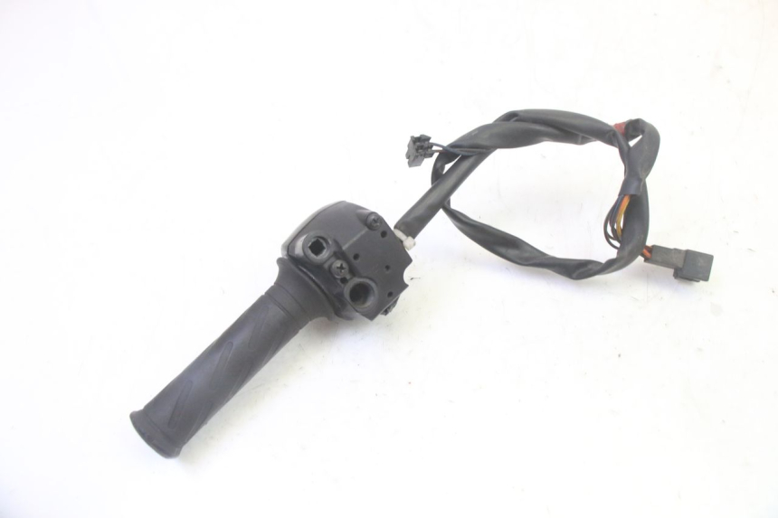 photo de RIGHT HANDLEBAR SWITCH SUZUKI BURGMAN 125 (2007 - 2014)