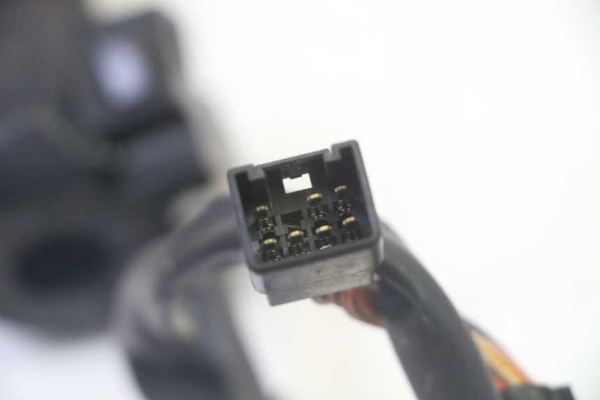 photo de RIGHT HANDLEBAR SWITCH SUZUKI BURGMAN 125 (2007 - 2014)
