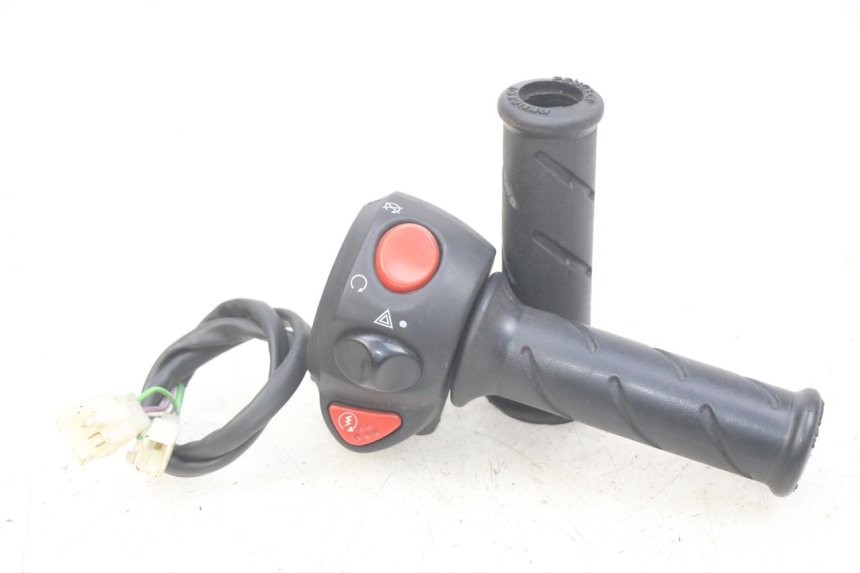 photo de RIGHT HANDLEBAR SWITCH PEUGEOT CITYSTAR AIR 125 (2014 - 2017)